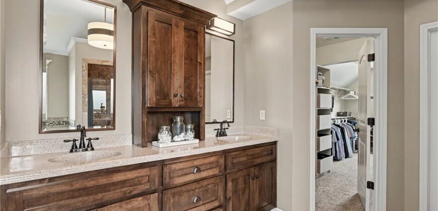 15053 Eagle Lane, Parkville, MO 64152