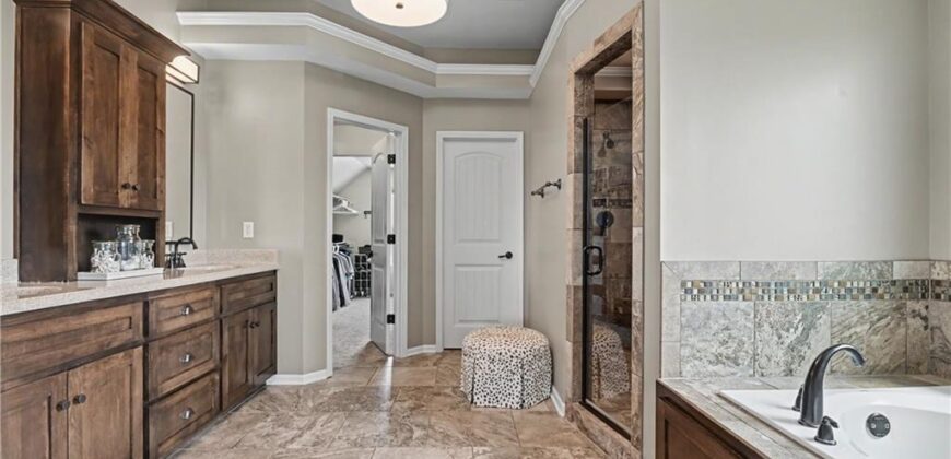 15053 Eagle Lane, Parkville, MO 64152