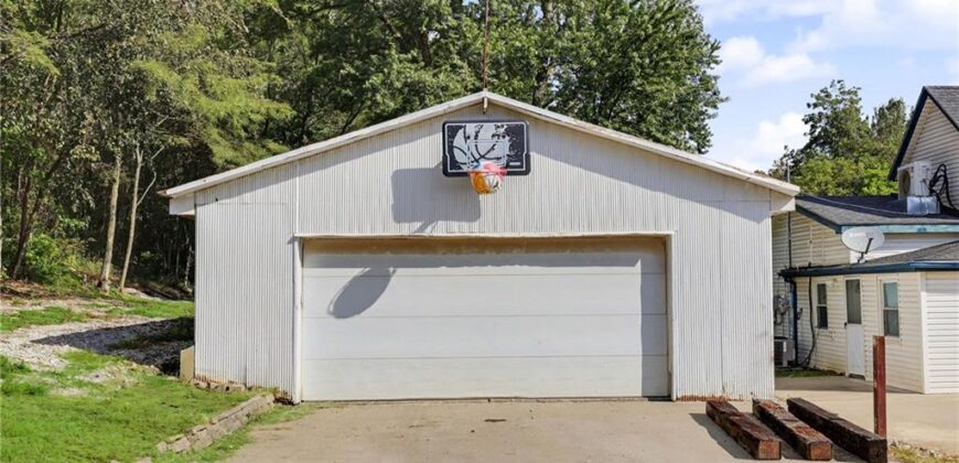 23460 Interurban Road, Dearborn, MO 64439