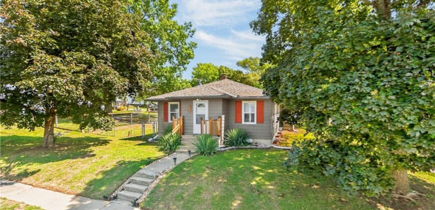 105 S July Street, Dearborn, MO 64439