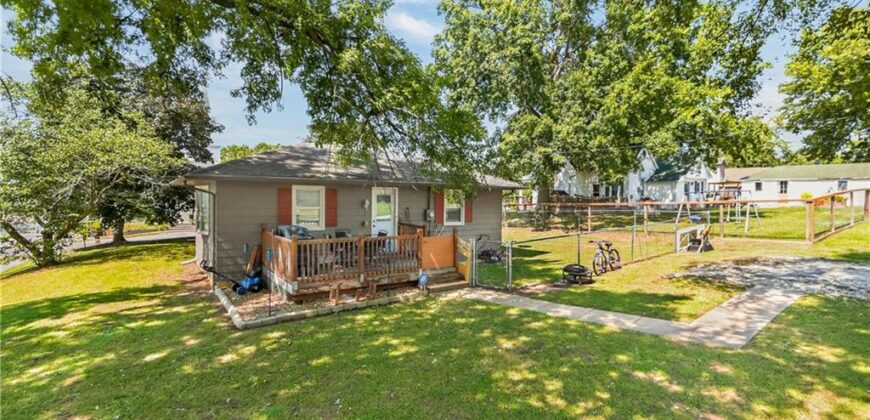 105 S July Street, Dearborn, MO 64439