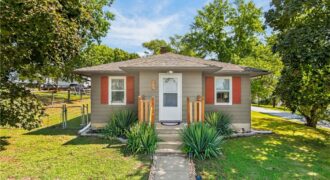 105 S July Street, Dearborn, MO 64439