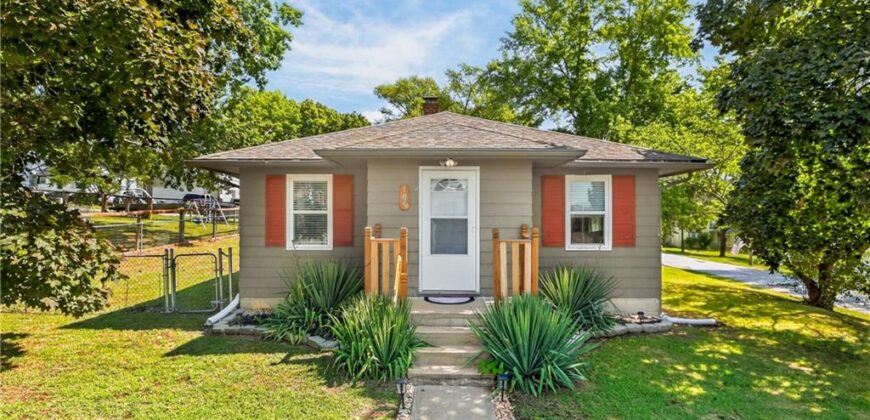 105 S July Street, Dearborn, MO 64439