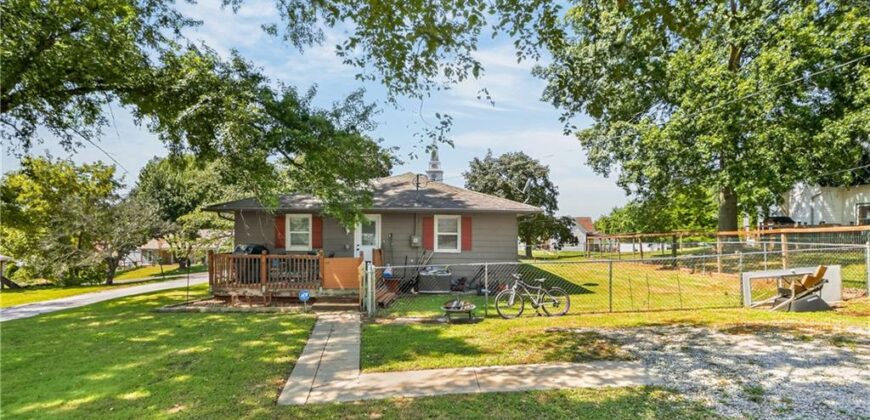105 S July Street, Dearborn, MO 64439