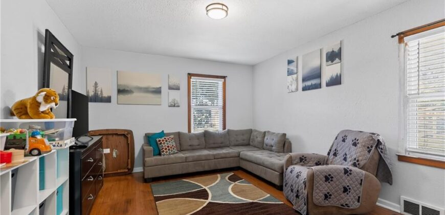 105 S July Street, Dearborn, MO 64439