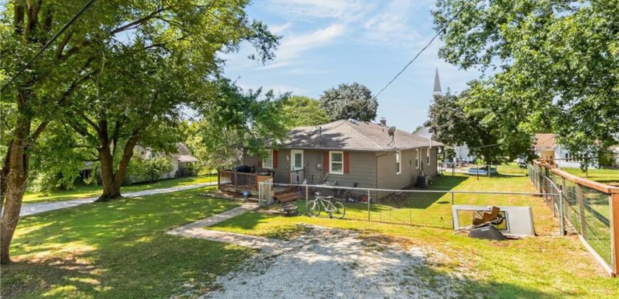 105 S July Street, Dearborn, MO 64439