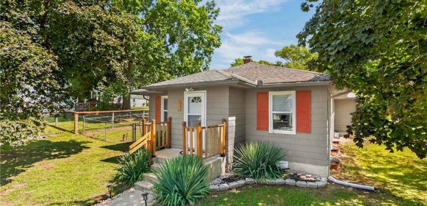105 S July Street, Dearborn, MO 64439