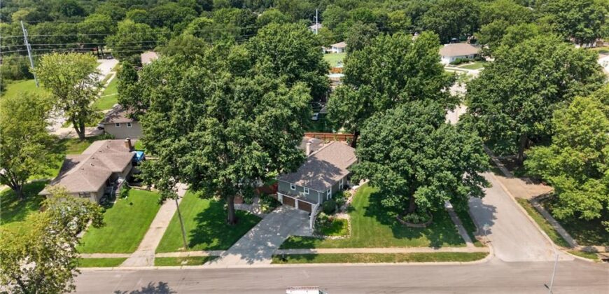 7320 N Garfield Avenue, Gladstone, MO 64118