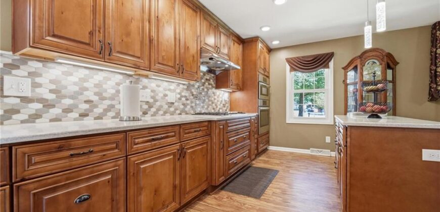 7320 N Garfield Avenue, Gladstone, MO 64118
