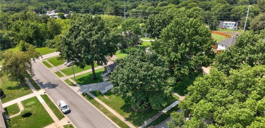 7320 N Garfield Avenue, Gladstone, MO 64118