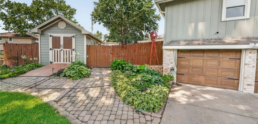 7320 N Garfield Avenue, Gladstone, MO 64118