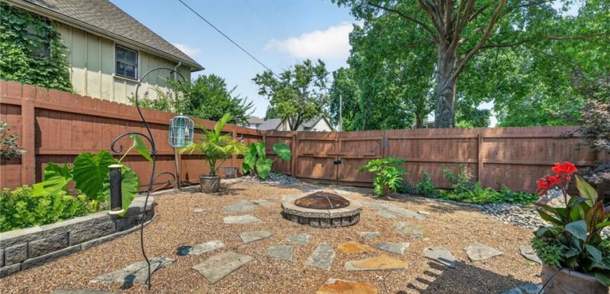 7320 N Garfield Avenue, Gladstone, MO 64118