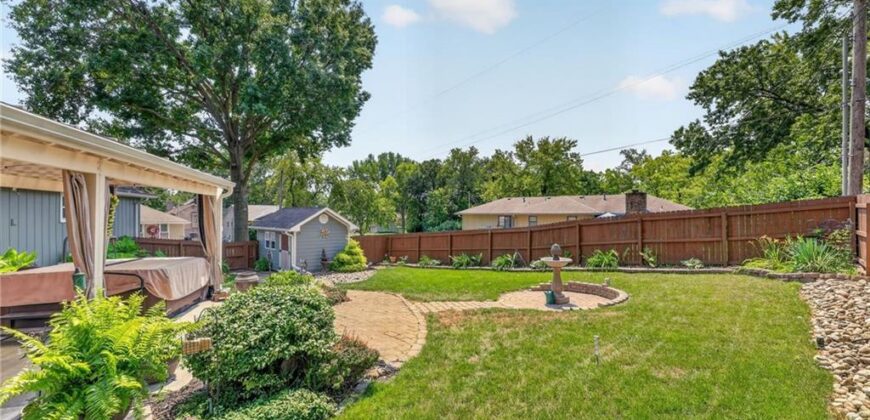 7320 N Garfield Avenue, Gladstone, MO 64118