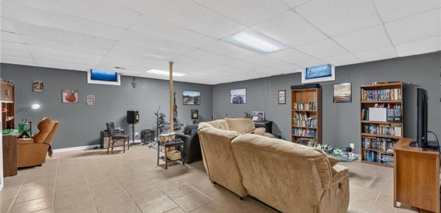 420 Crown Hill Road, Excelsior Springs, MO 64024