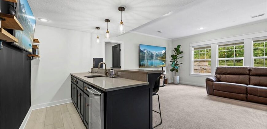 7853 N Kirkwood Avenue, Kansas City, MO 64151
