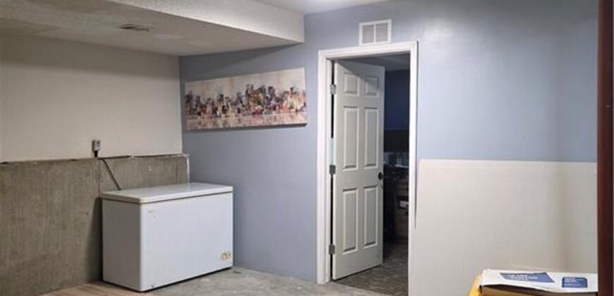 8705 N Carson Avenue, Kansas City, MO 64153