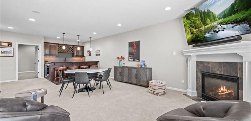 6140 Lime Stone Court, Parkville, MO 64152