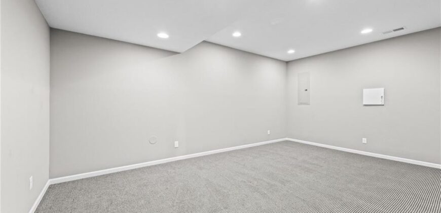 6140 Lime Stone Court, Parkville, MO 64152