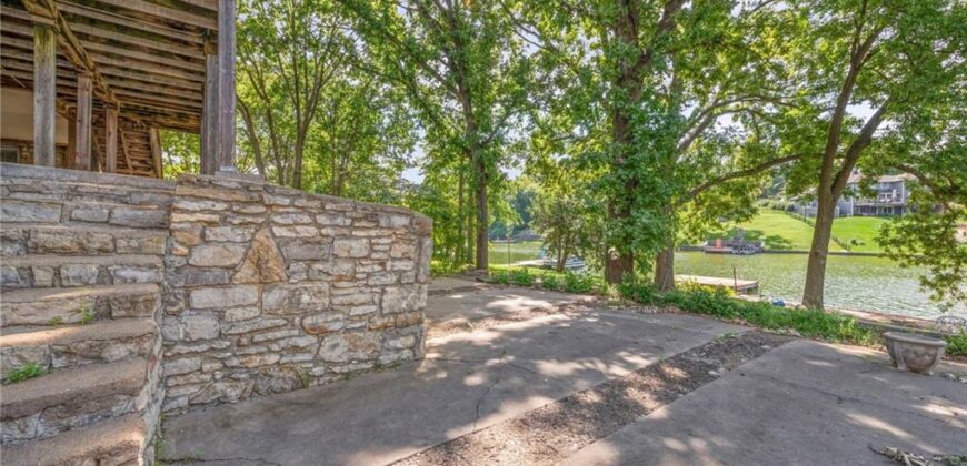 9609 NW 77th Terrace, Weatherby Lake, MO 64152