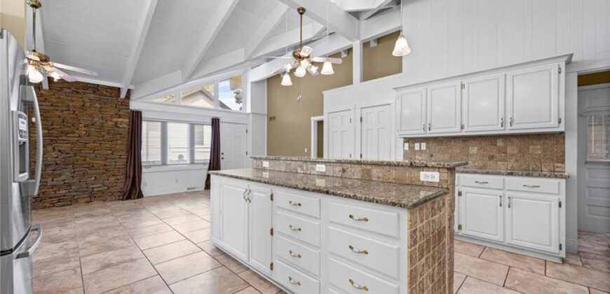 9609 NW 77th Terrace, Weatherby Lake, MO 64152