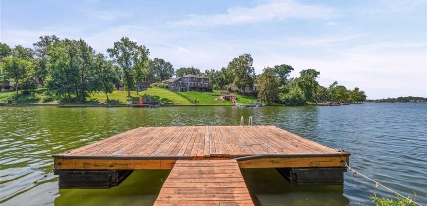 9609 NW 77th Terrace, Weatherby Lake, MO 64152