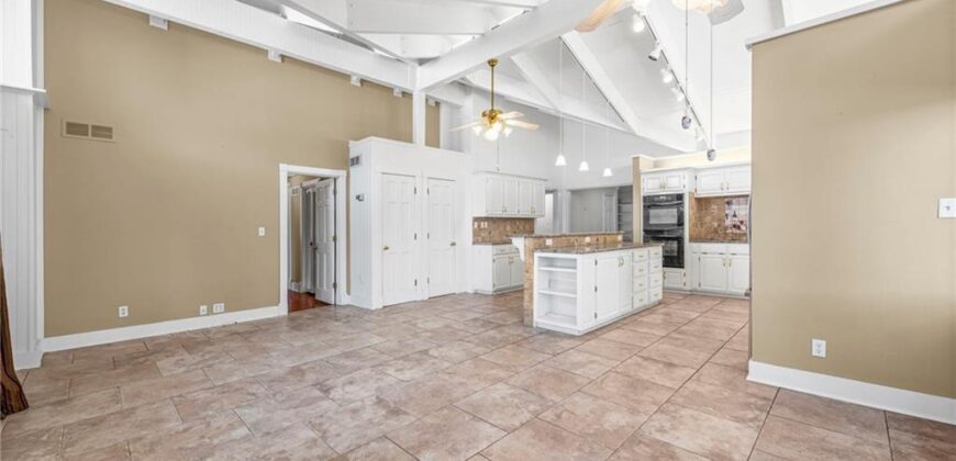 9609 NW 77th Terrace, Weatherby Lake, MO 64152
