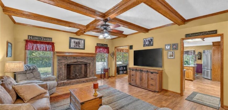 14318 Kimberly Drive, Excelsior Springs, MO 64024