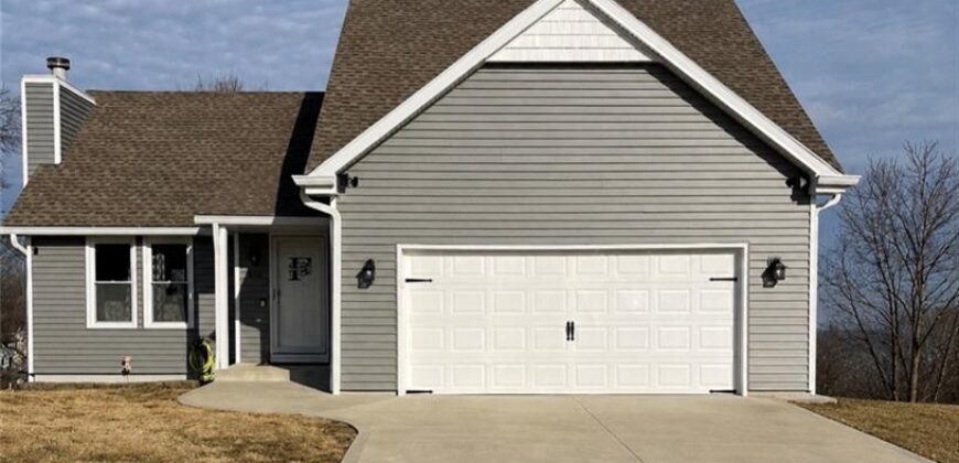 306 Lakeland Drive, Smithville, MO 64089