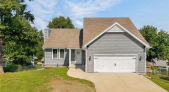 306 Lakeland Drive, Smithville, MO 64089