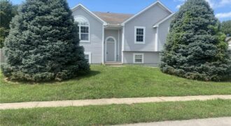 701 NW 51st Terrace, Kansas City, MO 64118