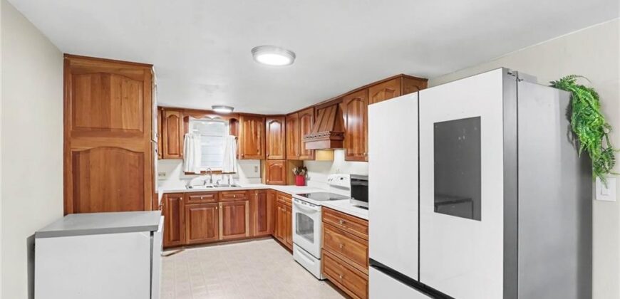 514 N MAPLE Avenue, Smithville, MO 64089