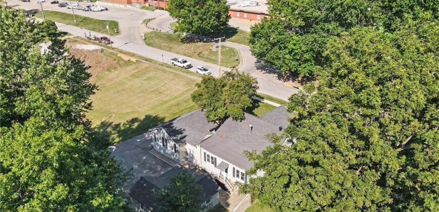 514 N MAPLE Avenue, Smithville, MO 64089