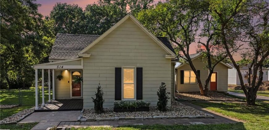 514 N MAPLE Avenue, Smithville, MO 64089
