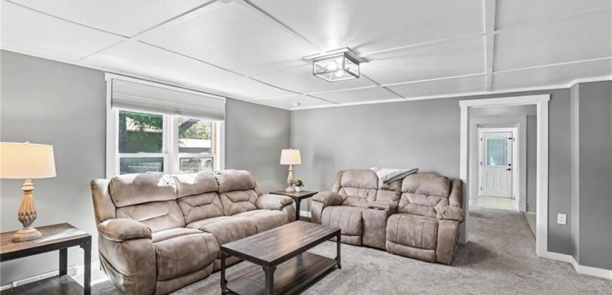 514 N MAPLE Avenue, Smithville, MO 64089