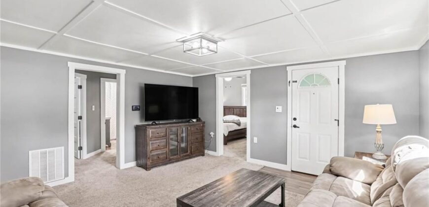 514 N MAPLE Avenue, Smithville, MO 64089
