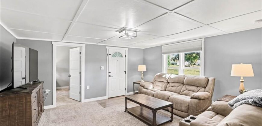 514 N MAPLE Avenue, Smithville, MO 64089
