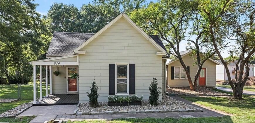 514 N MAPLE Avenue, Smithville, MO 64089