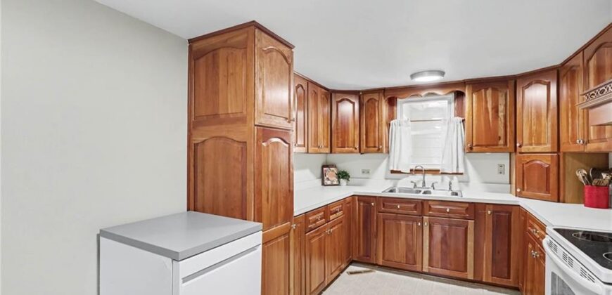 514 N MAPLE Avenue, Smithville, MO 64089