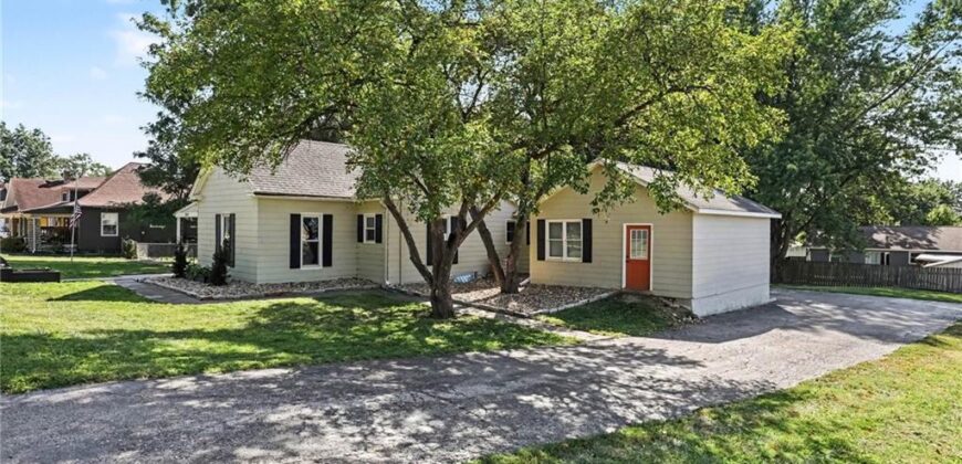 514 N MAPLE Avenue, Smithville, MO 64089