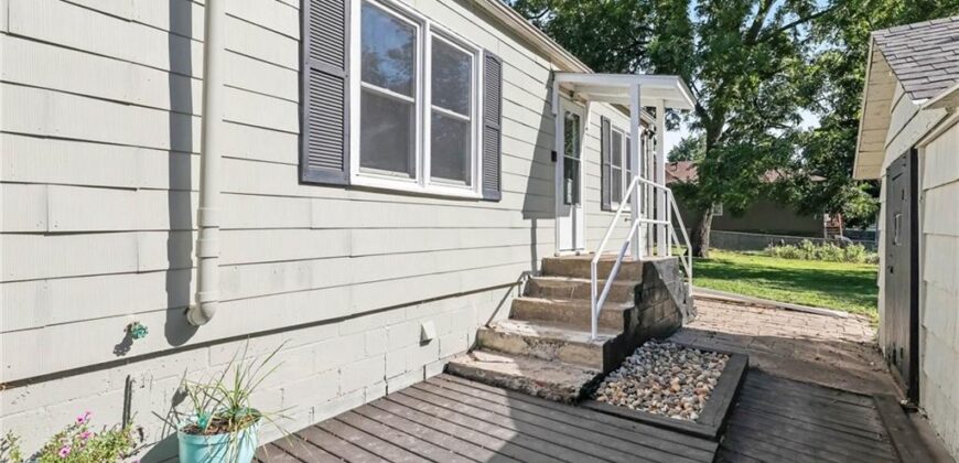 514 N MAPLE Avenue, Smithville, MO 64089