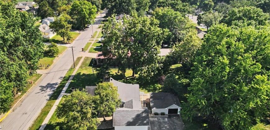 514 N MAPLE Avenue, Smithville, MO 64089