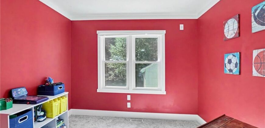 514 N MAPLE Avenue, Smithville, MO 64089