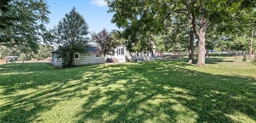 514 N MAPLE Avenue, Smithville, MO 64089