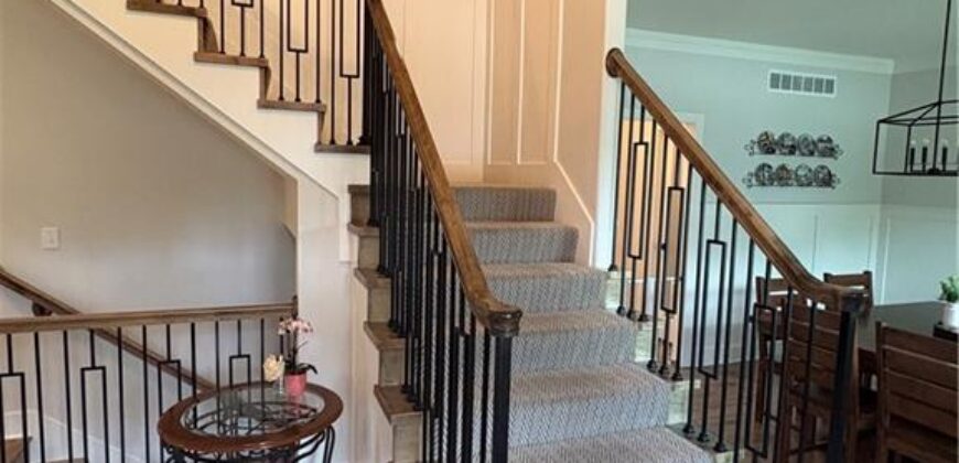 13829 Clear Creek Drive, Parkville, MO 64152