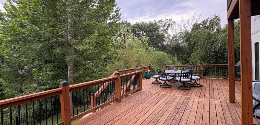 13829 Clear Creek Drive, Parkville, MO 64152
