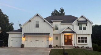 13829 Clear Creek Drive, Parkville, MO 64152