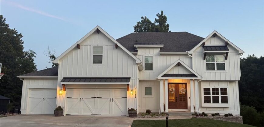13829 Clear Creek Drive, Parkville, MO 64152