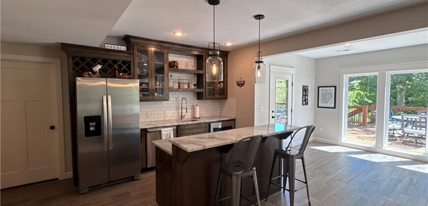 13829 Clear Creek Drive, Parkville, MO 64152