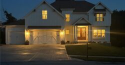 13829 Clear Creek Drive, Parkville, MO 64152