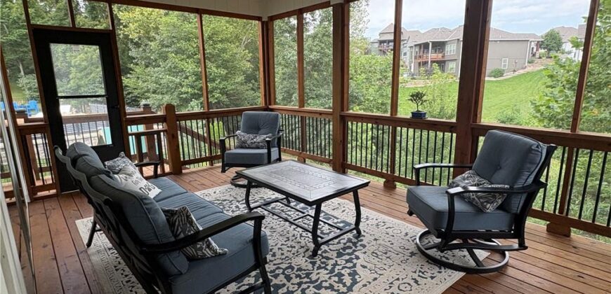 13829 Clear Creek Drive, Parkville, MO 64152